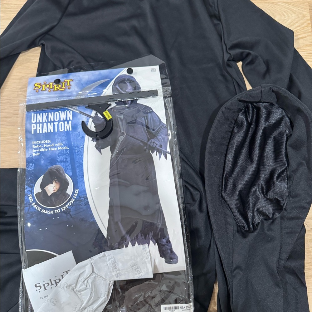 Spirit Unknown Phantom Kids Costume - Black size medium 10